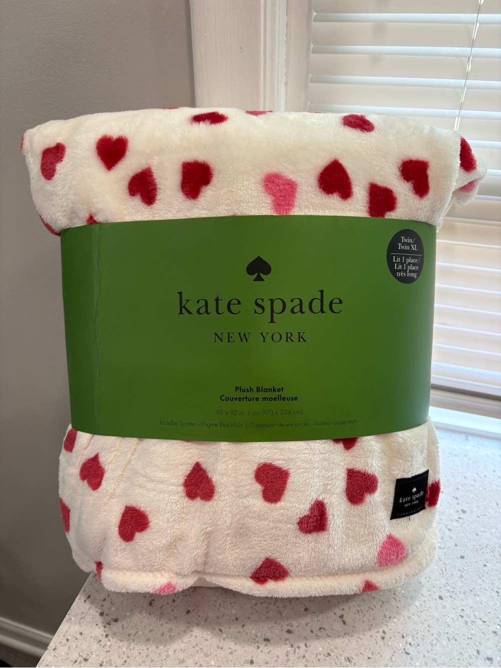 NEW kate spade New York Plush Heart Throw Blanket - Holiday Scatter Heart Print